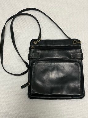 Fossil Black Leather Crossbody Bag with Several Pockets